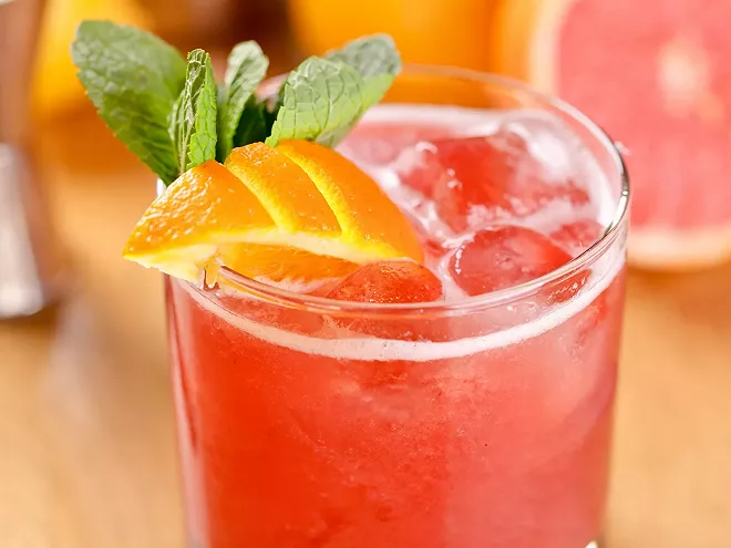 Cocktail thé noir, cassis et orange