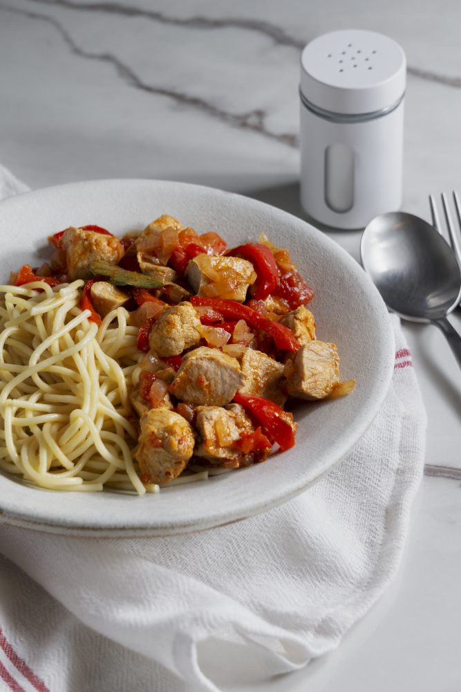 Pâtes poulet-poivrons au basilic