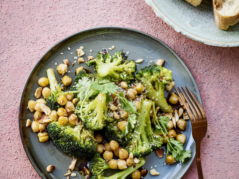 Salade brocolis, pois chiches et sauce au yaourt